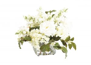 mobila clasica aranjament floral