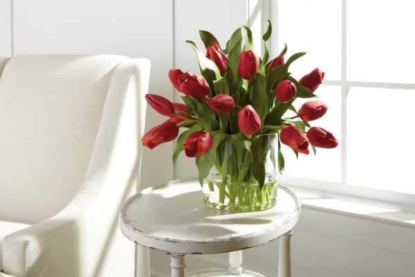 aranjament flori artificiale lalele rosii Red Tulip Ethan Allen Select Design